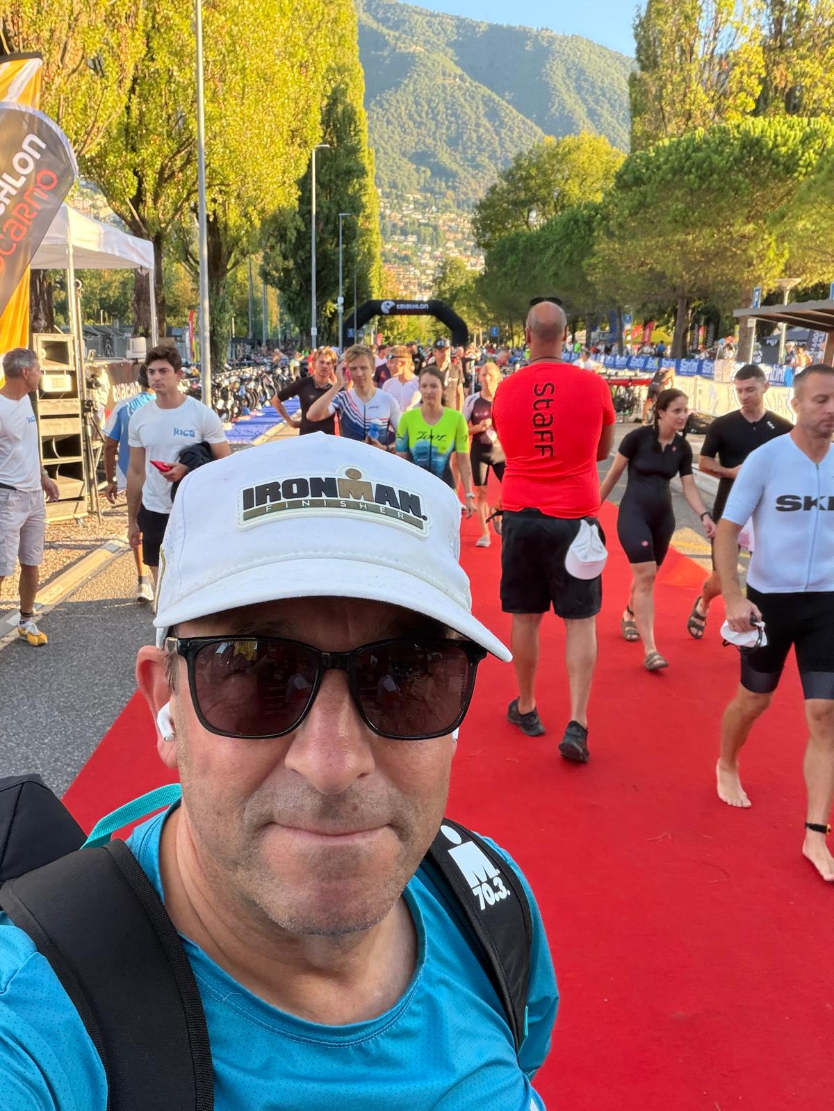 Yves Lustenberger im Zielbereich des 3Locarno Triathlons